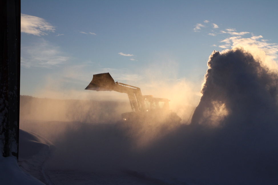 brøyting løssnø snow plowing tractor 