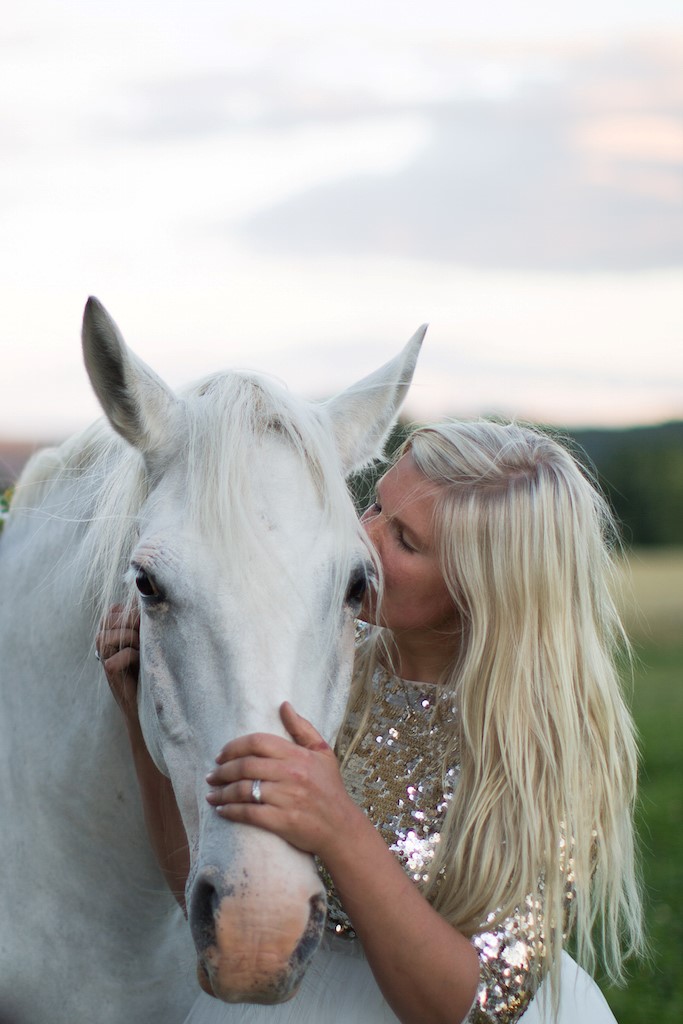I Gode Og Onde Dager Gardsfruene